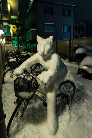 Illustration for article titled The Upside of Japan's Snow Storm? Wonderful Snow Sculptures.
